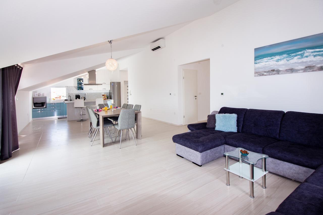 Apartment Villa Rina- Heated Salt Water Pool Kaštela Eksteriør bilde